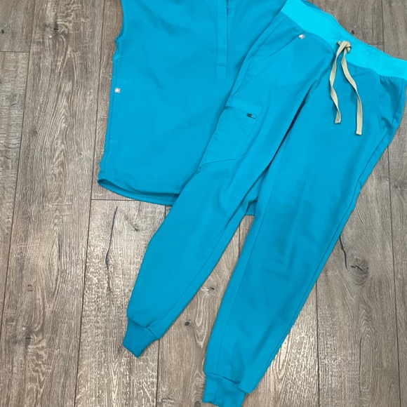 Figs Scrubs sets! 16 sets in total. - Picture 16 of 16